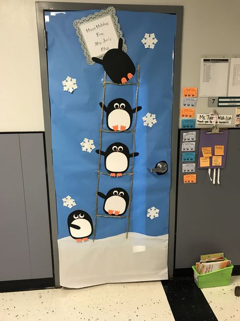 January Door Decorations, Winter Door Decorations Classroom, Winter Classroom Door, Easy Paper Crafts For Kids, Flowers Paper Craft, Door Decorations Classroom Christmas, Christmas Door Decorating Contest, Christmas Classroom Door, Winter Door Decorations