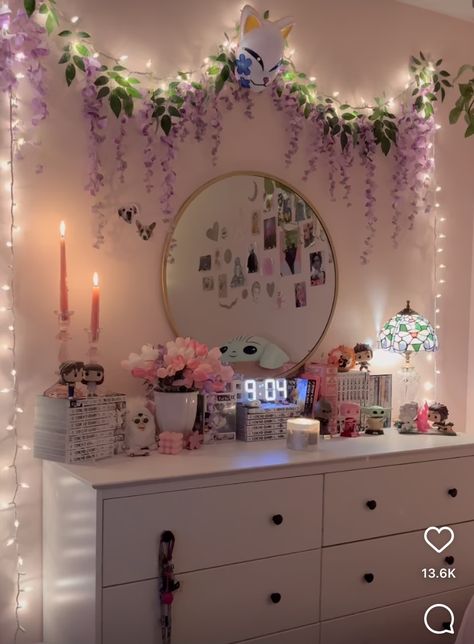 Mirror Desk Decor, Purple Coquette Room, Garden Themed Room, Room Inspo Decor, Penyimpanan Makeup, Girly Room Decor, Easy Room Decor, Cute Diy Room Decor, Room Redesign