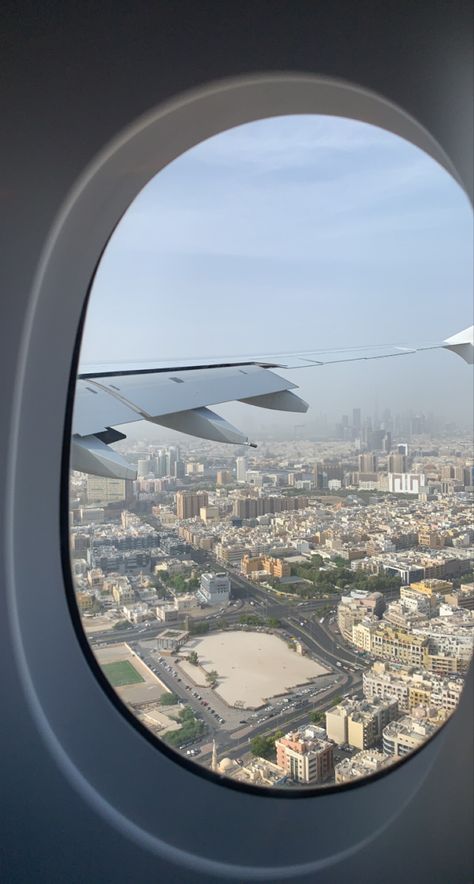 Abu Dhabi Instagram Story, Dubai Airport Snap, Dubai Plane View, Airplane Dubai, Dubai Flight View, Dubai Pics, Dubai Airplane View, Dubai From Airplane, Preppy Background