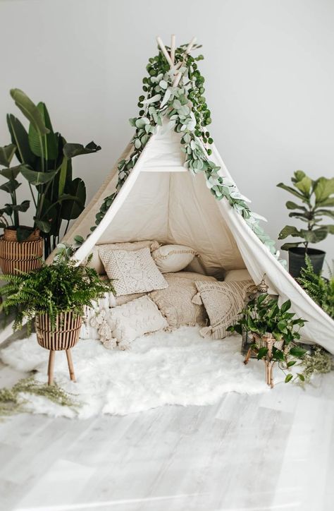 Boho Setup Photoshoot, Teepee Photo Shoot Mini Sessions, Lifestyle Studio Setup, Lifestyle Photography Studio Setup, Studio Setup Ideas Photography, Photography Studio Shed, Small Photography Studio Setup, Studio Setup Photography, Teepee Photography