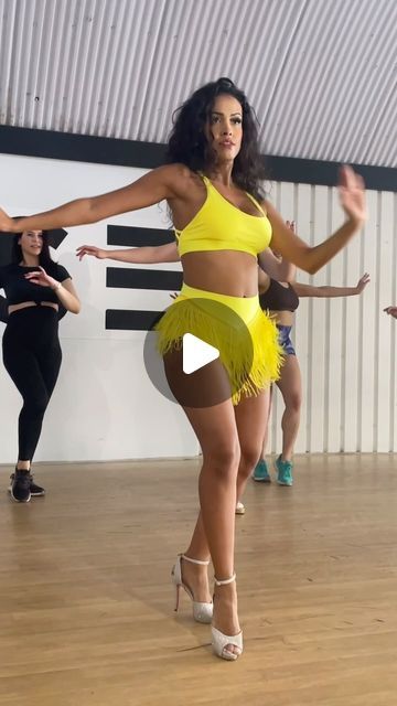 Workshop Outfits For Women, Samba Dance Outfit, Uk Outfit Women, Salsa Outfit Dance, Salsa Dance Outfit, Choreography Ideas, Bachata Outfit, Salsa Moves, Salsa Outfit