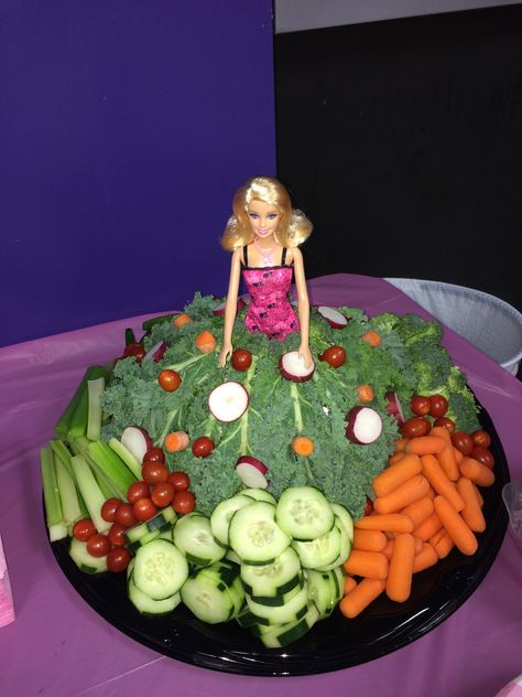 Barbie veggie tray made by Sandy for Allison's birthday party. Barbie And Ken Party Food, Barbie Pizza Party, Barbie Birthday Party Foods, Barbie Veggie Tray, Malibu Barbie Party Food, Barbie Themed Birthday Party 13, Malibu Barbie Birthday Party Food, Barbie Inspired Snacks, Princess Veggie Tray Ideas