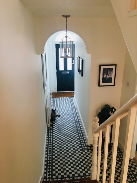 Victorian Hallway Ideas, Victorian Entrance, Victorian Hallway Tiles, Black And White Hallway, Hall Ways Ideas, House Hallway, Black Mosaic Tile, Hall Tiles, Victorian Hallway