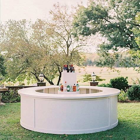 White Glove Rentals on Instagram: “Our perfect circle ⭕️ is the Kennedy Circular Bar. #thirstythursday ⠀ Planning/Design: @adrianamevents Photo: @jenhuangphoto Rentals:…” Circular Bar, Circle Bar, Martha Weddings, Outside Bars, Bar Wedding, White Bar, Perfect Circle, Fall Events, Thirsty Thursday