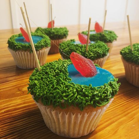 Gone Fishing Cupcakes, Fishing Theme Cupcakes Boy Birthday, Lake Cupcake Ideas, Fishing Party Desserts, Fishing Themed Desserts, Fishing Cupcake Ideas, Fish Theme Cupcakes, Outdoorsy Cupcakes, Fishing Theme Cupcakes