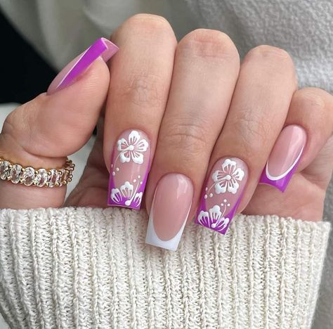 Cute Flower Nail Designs, Hibiscus Flower Nails, Band Nails, Subtle Nails, Simple Gel Nails, Flower Nail Designs, Pretty Nail Art Designs, Flower Nail, Colorful Nail Designs