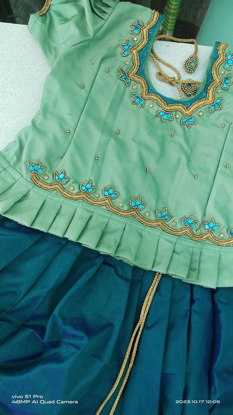 Pattu Pavadai Designs, Pattu Pavada, Magam Work Designs, Dress Designs For Stitching, Magam Work, Aari Design, Pattu Pavadai, Aari Blouse, Kids Blouse Designs