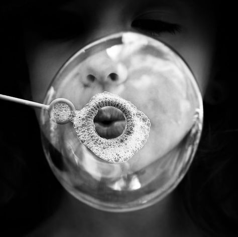 I Express My Desires And Fears In 'Deep Black' Photos | Bored Panda Foto Tips, Blowing Bubbles, French Photographers, Man Ray, Foto Art, White Picture, White Image, Jolie Photo, Black White Photos