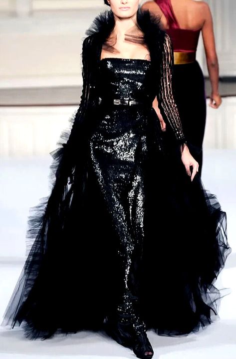 Fantasy Runway Fashion, Goth Red Carpet Looks, Elegant Black Gown, Goth Gown, 90s High Fashion, Vampire Ball, Goth Baddie, Black Sequin Gown, 2009 Runway