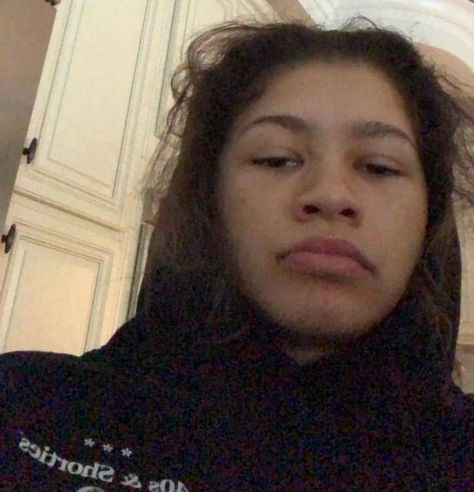 #zendaya Vintage Hollywood Glamour, Reaction Face, Teen Life Hacks, Zendaya Coleman, Model Aesthetic, Kid Memes, Mood Humor, Funny Profile Pictures, Funny Reaction Pictures