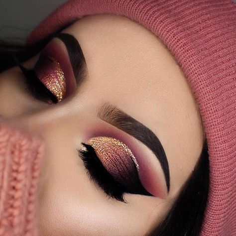 Maquillaje de ojos CUT crease con cuenca marcada Maquillaje Cut Crease, Eye Makeup Images, Dramatic Eye Makeup, Glitter Eyeshadow Palette, Heavy Makeup, Smink Inspiration, Dramatic Makeup, Dramatic Eyes, Fancy Makeup