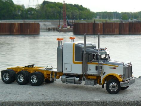 Peterbilt 378 Long Hauler Tractor Cab -- Plastic Model Truck Kit -- 1/24 Scale Tractor Cabs, Truck Scales, Mini Car, Plastic Model Kits Cars, Model Truck Kits, Model Tanks, Plastic Model Cars, Model Cars Kits, Custom Hot Wheels