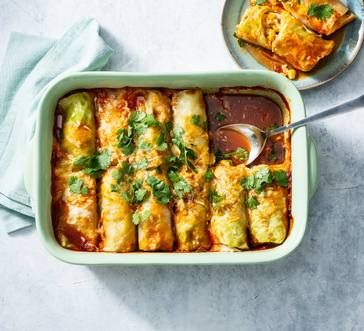 Cabbage Chicken, Enchiladas Easy, Boiled Cabbage, Cabbage Roll, Chicken Enchiladas Easy, Enchilada Recipe, Pan Chicken Fajitas, Red Enchilada Sauce, Chicken Enchilada Recipe