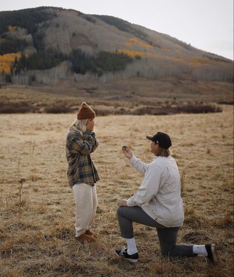 Casual Proposal Ideas, Field Proposal Ideas, Intimate Proposal Ideas Outdoor, Proposal Locations Ideas, Outdoor Proposal Ideas Simple, Engagement Ideas Proposal Surprise, Proposal Pictures Photography, Woods Proposal, Proposal Ideas Unique Creative