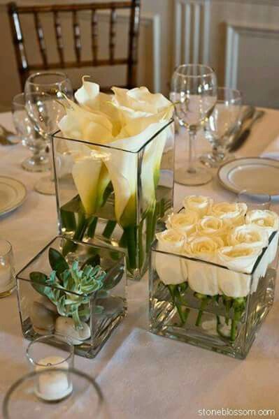 Hydrangea Cuttings, White Wedding Table Setting, All White Wedding, Table Setting Decor, Square Vase, Deco Floral, Wedding Table Settings, Hydrangea Flower, Table Arrangements