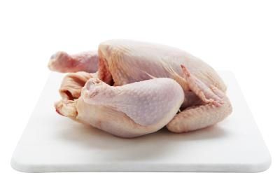 How to Dry Chicken (4 Steps) - Key to getting crispy skin on the grill or in the oven Frozen Chicken Crockpot, Thaw Chicken Breast, Perfect Fried Chicken, Dehydrated Chicken, Clean Chicken, Cooking Frozen Chicken, Immune Boosting Foods, Steamed Chicken, Whole Turkey