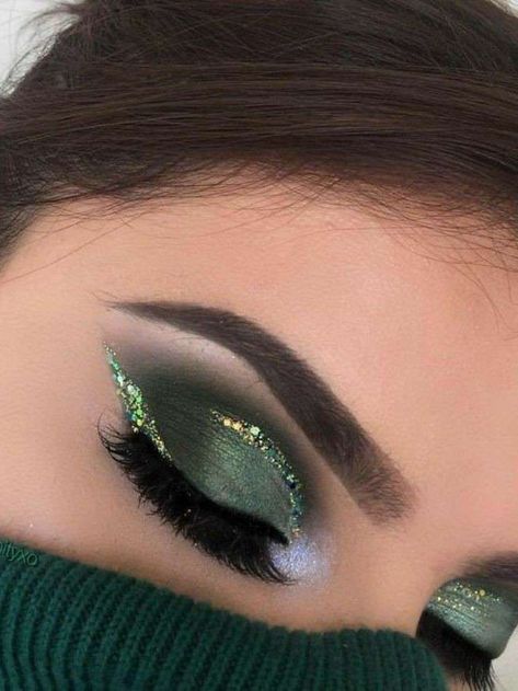 Gala Make Up, Emerald Eye Makeup, Makeup Verde, Sweet 16 Makeup, Green Eyeshadow Look, Quinceanera Makeup, Gold Makeup Looks, Silver Makeup, Prom Eye Makeup