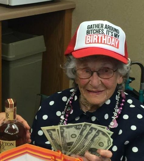 43 Funny Pics and Memes To Slay Your Boredom - Wow Gallery Baddie Winkle, 88th Birthday, Funny Old People, Grandma Fashion, Seriously Funny, Old People, Its My Birthday, Super Funny, Mood Pics