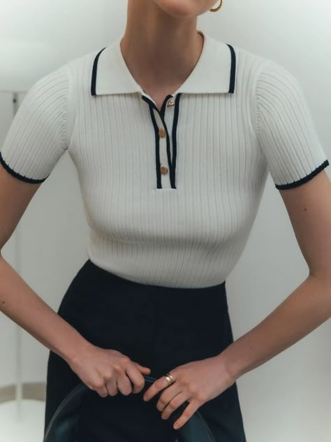 Polo Style Women, Polo Outfits For Women, Polo Shirt Outfit, Womens Polo Shirt, Polo Shirt Outfits, Estilo Preppy, Polo Top, Knit Polo, Bodycon Maxi Dresses