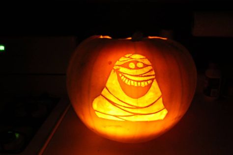 Monster's Inc. Hotel Transylvania Pumpkin Carving, Monsters Inc Pumpkin Carving, Monsters Inc Pumpkin, Mike Wazowski Pumpkin, Amazing Pumpkin Carving, Pumpkin Carvings, Pumpkin Designs, Pumpkin Carving Patterns, Fun Pumpkins