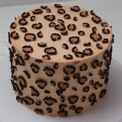 🤎🎂🎉 - Cake Details - Size: Mini 6” (two layers) #emmacakesseattle #seattlecakes #seattle #customcakes #leopardprint #leopardcake #seattlebaker Cheetah First Birthday, Cheetah Birthday Party Ideas Kids, Cheetah Themed Birthday Party, Cheetah Print Birthday Cake, Cat Face Cake, Cheetah Print Cake, Cheetah Birthday Cakes, Cheetah Print Cakes, Cheetah Cake