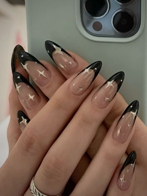 Nail Black Design Simple, Black And Chrome Star Nails, Nail Inspiration Black And White, Nail Set Aesthetic, Black Nail Designs Elegant, Simple Nails Design Black, Black Nail Gel Designs, Black And White Nails Elegant, Starry Nail Art