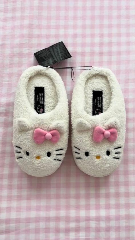 Sanrio Slippers, Slippers Aesthetic, Hello Kitty Slippers, Kitty House, Slippers Cute, Hello Kitty Gifts, Hello Kitty Shoes, Hello Kitty House, Hello Kitty Rooms