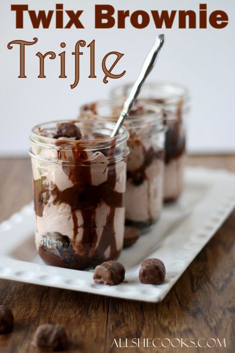 Twix Brownies, Brownie Trifle, She Cooks, Mason Jar Desserts, Decadent Chocolate Desserts, Trifle Desserts, Trifle Recipe, Birthday Desserts, Easy No Bake Desserts