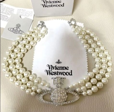 Vv Westwood Necklace, Vivienne Westwood Triple Pearl Necklace, Pearl Vivienne Westwood Necklace, Pearl Necklace With Pendant, Vivian Westwood Neckles, Vw Nails, Vivienne Westwood Necklace Pearl, Vivienne Westwood Pearls, Vivienne Westwood Choker