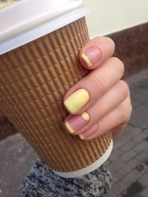 French Manicure With A Twist, Yellow Nail Art, Yellow Nails Design, Nagellack Trends, French Manicure Nails, Minimalist Nail Art, Super Nails, Summer Nails Colors, Yellow Nails