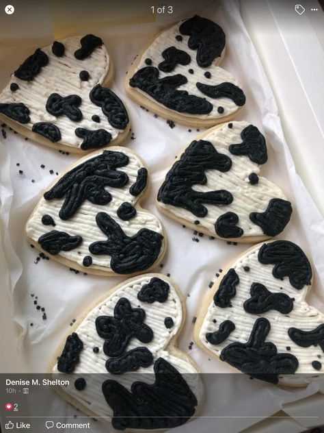 Cow Cookies, Chocolate Chip Cookie Cake, Cowgirl Party, Cookie Cake, Highland Cow, Chip Cookies, Chocolate Chip Cookies, Chocolate Chip, Cow