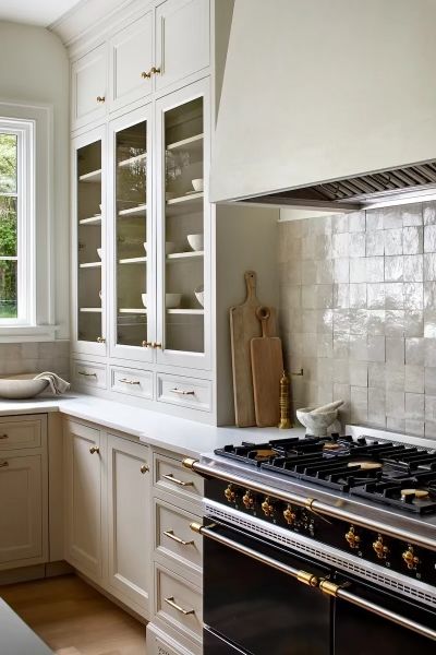 Stove Alcove, Lake Kitchen, Classic White Kitchen, Harrison Design, Modern English, Classic Kitchen, Furniture Office, White Cabinetry, Kitchen Style