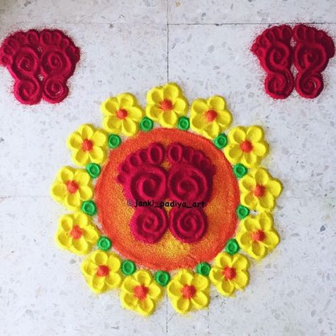 #rangoli2021 #laxmiji #footprints #pagla #festive #flowers #festivevibes . #rangolidesigns #yellowflowers #sunflowers #indiantraditional #indianvibes #indianfestival #festivalart #colours #coloursoftheday #orange #yellow #red #green #leaf #art #artoftheday #artvideo #artistsoninstagram #follow . #jankipadiyaart #rangoli_jpa Rangoli Designs Colour, Rangoli Ideas, Orange Colour, Indian Festivals, Leaf Art, Green Leaf, Rangoli Designs, Orange Yellow, Art Videos