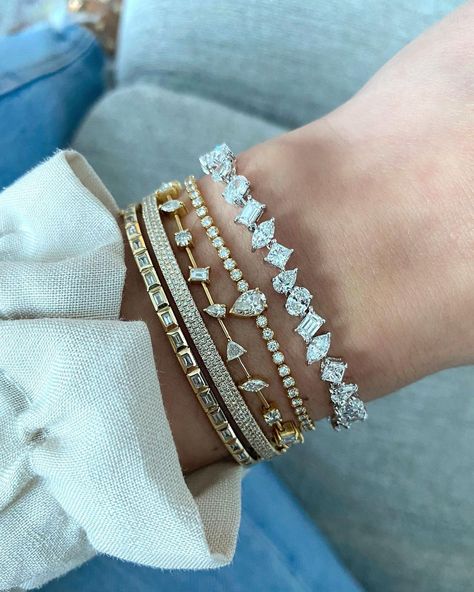 Diamond Tennis Bracelet Stack, 18k Gold Bangle, Gold Bracelets Stacked, Diamond Tennis Bracelet, Bracelets Gold Diamond, Jewelry Fashion Trends, Bracelet Design, Classy Jewelry, Stacked Jewelry