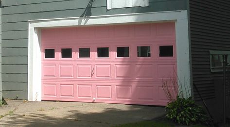 Garage doors colors for everyone.  Pretty  Pink doors. Sage Green Exterior House Pink Door, Pink Garage Interior, Pink Garage Door, Colorful Garage Doors, Doors Colors, Gray Houses, Pink Garage, Door Redo, Pink Doors