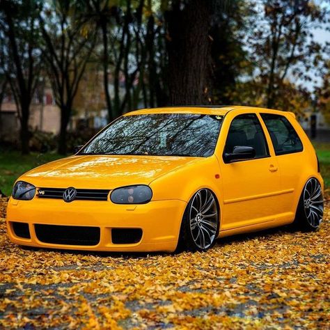 Bag Riders on Instagram: “@yellowvr6_by_nestor 📸 : @maciek_morawiak #bagriders #onestopdropshop” Golf Gti R32, Vw Performance, Vw Pointer, Vw R32, Mk4 Golf, Vw Golf 3, Vw Mk4, Gti Mk7, Vw Golf Mk4