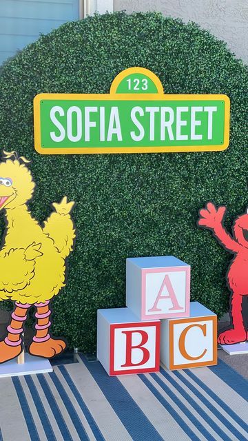 Sesame Street Cutouts, Sesame Street Backdrop, Cartoon Party, Kids Party Planner, Abc Blocks, Sesame Street Party, Sesame Street Birthday, Event Signage, Board Decoration