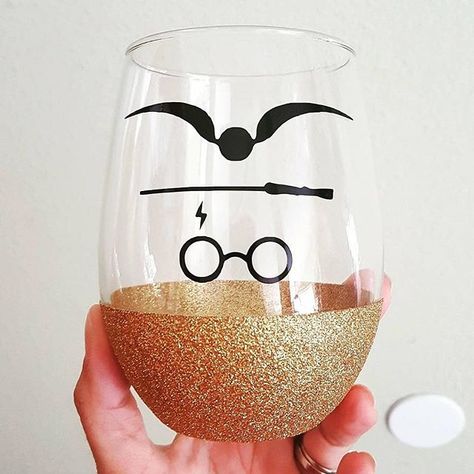 Still one of my favorite designs.... wine glass  harry potter and glittery gold . Do you wanna wine this glass?  Enter my #12daysofgiveaways  see my previous post on how to enter. Harry Potter Wine Glasses Diy, Peek A Boo Glitter Wine Glasses, Belle Wine Glass Disney, Glitter Stemless Wine Glasses, Cricut Wine Glass Name, Glitter Wine Glasses, Glitter Glasses, Diy Wine Rack, Boyfriend Crafts