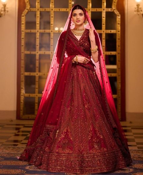 Maroon Bridal Gown Pakistani, Red Shaadi Lehenga, Mehndi Pictures, Beautiful Frock Design, Bride Groom Photoshoot, Indian Gold Necklace Designs, Indian Gold Necklace, Best Indian Wedding Dresses, Shades Of Maroon