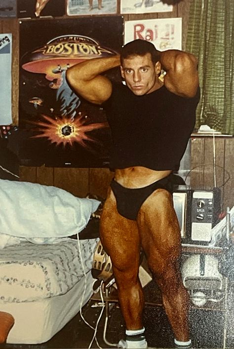 Gregg Valentino 19 years old 100% natural. High School Football helmet and B&W TV in pic Old School Bodybuilding, 19 Years Old, High School Football, Football Helmet, School Football, Natural High, Teenage Years, Bodybuilder, Football Helmets