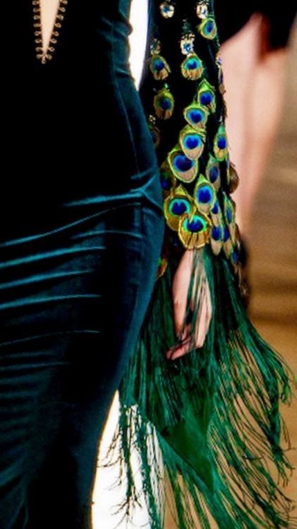 Feather Fashion, Peacock Dress, Fashion Design Dress, Pretty Prom Dresses, Couture Details, Feather Dress, Fantasy Fashion, Beautiful Gowns, Fashion Sketches