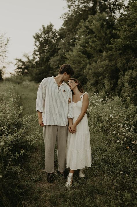 Couples Outdoor Poses, Dreamy Couple Photoshoot, Open Field Couple Photoshoot, Poses For Bigger Couples, Cute Selfie Poses For Couples, Engagement Picture Poses Outdoors, White Dress Couple Photoshoot, Cottage Core Engagement Photos, Meadow Engagement Photos