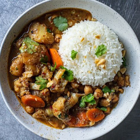 Mob — Chickpea and Potato Massaman Curry Vegan Massaman Curry, Basic Pasta Recipe, Chickpea And Potato, Massaman Curry, Curry Rice, Veggie Food, Curry Dishes, Vegan Comfort Food, Jasmine Rice