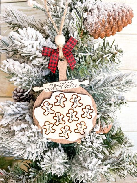 Create stunning layered ornaments using easy templates! Explore laser engraved ideas and wooden Christmas trees that add depth and beauty to your holiday celebrations. Wood Circle Ornaments Cricut, Family Christmas Ornaments Cricut, Handpainted Ornament Wood, Glowforge Christmas Ornaments, Laser Ornaments Christmas, Laser Engraved Ornaments, Grandchildren Ornaments, Family Ornaments Diy, Grandparent Ornaments