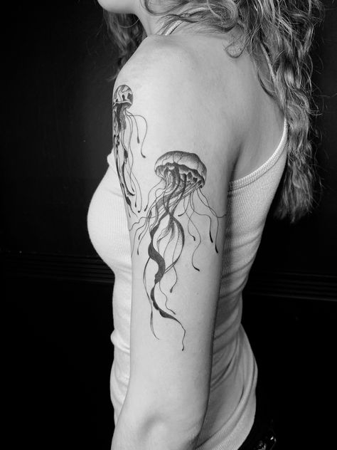 Jellyfish Tattoo Back Of Arm, Jellyfish Tattoo On Shoulder, Immortal Jellyfish Tattoo, Two Jellyfish Tattoo, Abstract Jellyfish Tattoo, Jellyfish Hip Tattoo, Sea Nettle Jellyfish Tattoo, Jellyfish Shoulder Tattoo, Jellyfish Tattoo Arm