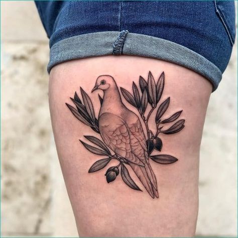 Hamburg Tattoo, Finch Tattoo, Sparrow Tattoo Design, Art Contrast, Vogel Tattoo, Paris Tattoo, Black Bird Tattoo, Typography Tattoo, Sparrow Tattoo