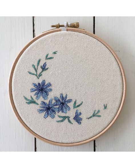 Blue Floral Embroidery, Blue Embroidery Flowers, Blue Flower Embroidery, Embroidery Workshop, Freehand Machine Embroidery, Creative Workshops, Embroidered Hoop, Hand Embroidery Videos, Embroidery Videos