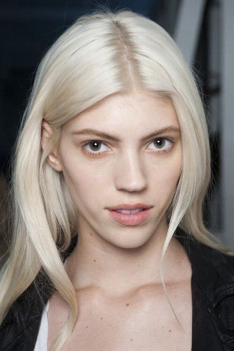 Ice Blonde Hair, Blonde Short Hair, Vintage Photography Women, Devon Windsor, Bleach Blonde Hair, Blonde Short, Runway Beauty, The Zoe Report, Bleach Blonde