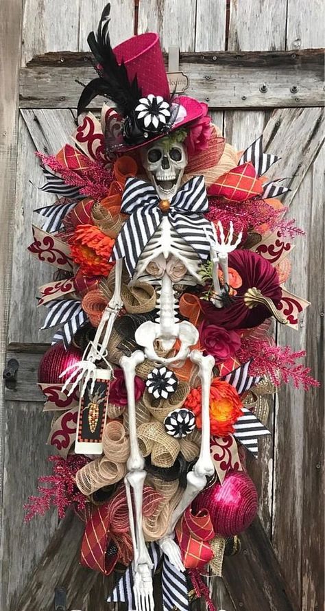 100+ Halloween Decoration Designs – OSTTY Halloween Swag, Halloween Themes Decorations, Skeleton Wreath, Boho Halloween, Skeleton Decorations, Adornos Halloween, Halloween Crafts Decorations, Halloween Trees, Theme Halloween