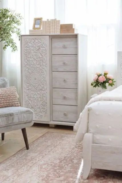 Paxberry Bedroom, Traditional Dressing, Casa Country, Carved Furniture, Shabby Chic Bedroom, Diy Furniture Renovation, Furniture Renovation, Chic Bedroom, Master Bedrooms Decor